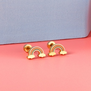 Boucles d'oreilles clous en acier inoxydable plaqué or en forme d'arc-en-ciel pour filles et femmes - Product Image 4