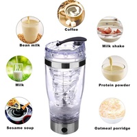 Shaker électrique à vortex pour poudre de fruits à l'intérieur d'une bouteille d'eau avec mélangeur en plastique
