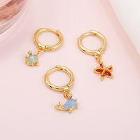 Boucles d'oreilles pendantes Huggie en laiton plaqué or 18 carats avec zircon, motif animal marin, pour femmes, par des créateurs de mode