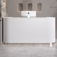 Petit salon de beauté blanc moderne de haute qualité Bureau de réception Salon de coiffure Clou en bois Personnaliser Spa Table avant rose