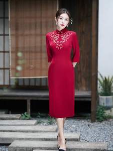 <span class=keywords><strong>Robe</strong></span> <span class=keywords><strong>de</strong></span> mariée Cheongsam haut <span class=keywords><strong>de</strong></span> gamme <span class=keywords><strong>pour</strong></span> jeune <span class=keywords><strong>belle</strong></span>-<span class=keywords><strong>mère</strong></span>, <span class=keywords><strong>robe</strong></span> <span class=keywords><strong>de</strong></span> soirée traditionnelle chinoise Qipao à manches trois-quarts - Product Image 4