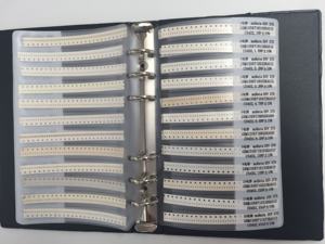 Livre d'échantillons de condensateurs 0402 0.5PF-1UF Montage en surface 80 valeurs*50 pièces Livret de résistances à puce SMD Assortiment de dossiers - Product Image 4