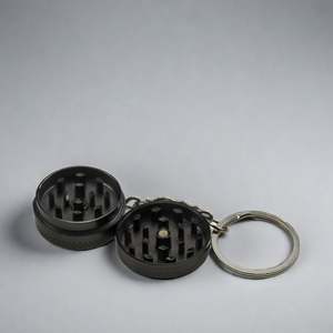 Molino de Hierbas Secas Personalizado para Accesorios de Fumar, Molinillo de Hierbas y Especias de Aleación de Zinc de 30 mm con Llavero - Product Image 5