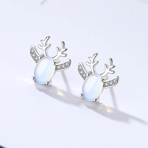 Orecchini a perno con corna di cervo, graziosi gioielli natalizi per donna, da indossare tutti i giorni, per feste, idea regalo - Product Image 2