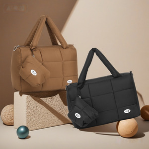 Chaqueta de Mujer Estilo Europeo Americano, Ultraligera, Acolchada de Algodón Suave, Tipo Bolso de Mano, Gran Capacidad, Diseño Nube - Product Image 6