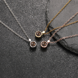 Nuova Collana con Ciondolo Personalizzato a Proiezione Fotografica Rotonda 'Ti Amo' in Rame, Stile Semplice per Donne e Ragazze - Product Image 2