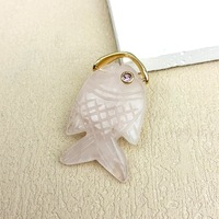 Pendentifs et breloques en or 18 carats sculptés à la main en forme de poisson avec pierres précieuses (Topaze, Agate, Jade) – Design simple pour colliers et boucles d'oreilles, idéal comme cadeau