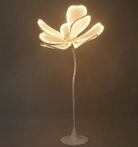Lámpara <span class=keywords><strong>de</strong></span> pie en forma <span class=keywords><strong>de</strong></span> flor Pantalla acrílica Lámpara <span class=keywords><strong>de</strong></span> guía <span class=keywords><strong>de</strong></span> carretera con <span class=keywords><strong>base</strong></span> <span class=keywords><strong>de</strong></span> metal para decoración <span class=keywords><strong>de</strong></span> boda - Product Image 6
