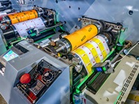 Machines d'impression d'étiquettes flexographiques de haute qualité avec fonction UV et découpe à la presse