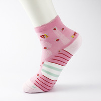 Chaussettes montantes personnalisées OEM en nylon/coton tricoté 3D pour femme – Mode, sport, respirantes, écologiques, avec logo tissé – Collection Automne