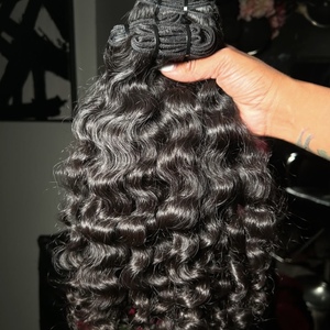 Lots de Cheveux Naturels Bruts Alignés dans le Sens des Cuticules, Ondulés Naturels Cambodgiens, Bouclés Birmans, Tissages de Cheveux Humains en Gros - Product Image 1