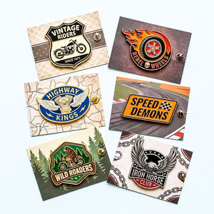 Pins métalliques personnalisés en émail souple moulé sous pression, style vintage rétro rocker motard, souvenir <span class=keywords><strong>d</strong></span>'événement <span class=keywords><strong>moto</strong></span>, conception sur mesure - Product Image 1
