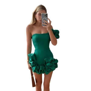 Mini-<span class=keywords><strong>robe</strong></span> de soirée moulante en satin de luxe pour invitée de mariage estivale, antistatique, avec volants, chic, à une épaule, et ourlet à grande fleur - Product Image 2