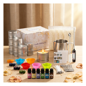 Set de Regalo de Velas Redondas en Lata de Lujo, Mezcla de Soja Aromática, Surtido Boutique Navideño, Serie Deluxe - Product Image 6