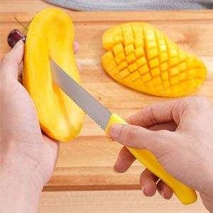 Lot de 12 couteaux à steak à bord dentelé, manches ergonomiques en plastique, pour une coupe efficace de la viande, couteaux de table pour la maison et la restauration - Product Image 4