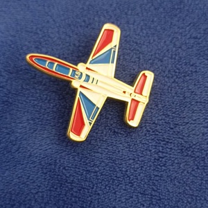 Perni personalizzati in metallo smaltato morbido aereo con spilla, regalo di promozione souvenir di promozione - Product Image 4