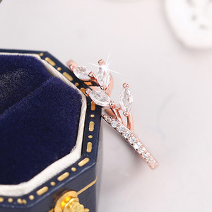 Bague élégante en forme de feuille pour femme, bijou de doigt minimaliste pour un style quotidien - Product Image 6