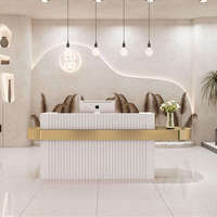 Comptoir d'accueil personnalisé minimaliste à panneaux cannelés avec accent doré et base LED pour salon de beauté et boutique de vêtements