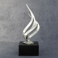 Trophées personnalisés, design flamme dorée, base en marbre, trophée en résine de cristal de haute qualité, artisanat 3D, cadeau d'affaires, logo personnalisé