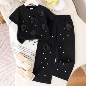Set Abbigliamento Estivo 2026 per <span class=keywords><strong>Bambina</strong></span>, Maglietta Nera con Collo a O e Fiori 3D + Pantaloni, <span class=keywords><strong>Completo</strong></span> 2 Pezzi - Product Image 1