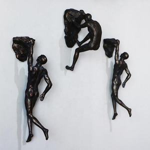 Hotel parete interna Art decoro moderno astratto in metallo ottone fusione 3D uomo arte statua grande 3D corda pendente scalatore bronzo scultura - Product Image 6