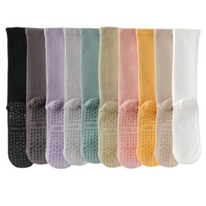 Calcetines Deportivos de Silicona Antideslizantes para Pilates y Fitness Profesional para Mujer, Medias de Yoga de Algodón Absorbentes de Sudor hasta la Pantorrilla - Product Image 1