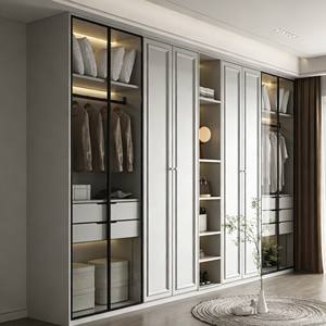 Armario de Dormitorio Moderno Personalizado con Puertas Batientes de Vidrio, Iluminación Integrada y Organizador de Ropa de Madera - Product Image 5