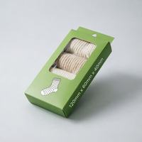 Boîte suspendue en carton blanc biodégradable et recyclable avec fenêtre, conception de logo personnalisée, gaufrage 2 mm et découpes pour chaussettes - Vente en gros