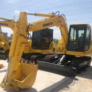 Miniexcavadora Komatsu PC60 de 6 Toneladas, Máquina de Construcción Usada con Componentes Principales: Motor y Bomba para Trabajos Pequeños de Movimiento de Tierras - Product Image 3