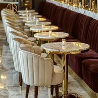 Ensemble de mobilier commercial Ron Group : Table ronde en marbre, chaise de restaurant rembourrée, banquette en velours capitonnée en forme de L