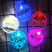 Badge LED personnalisé OEM ODM avec logo, différentes formes, badge lumineux LED coloré en PS pour événements, concerts, fournitures de fête