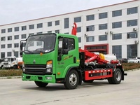 Camion benne à benne basculante diesel Howo 4x2 à transmission manuelle avec système hydraulique et bras à crochet, norme Euro 6, capacité 3-6 tonnes