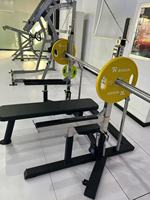 Banc de musculation professionnel robuste Rosen pour la compétition, idéal pour les séances d'entraînement complet du corps en salle de sport