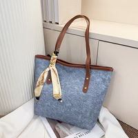 Nouveau sac fourre-tout tendance pour femme, grande capacité, couleur unie, à porter à l'épaule ou sous le bras, style simple et élégant pour l'automne