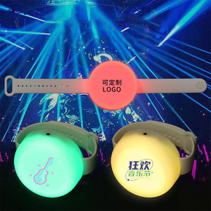 สายรัดข้อมือซิลิโคนเรืองแสง ไฟ LED  ออกแบบตามสั่ง สำหรับงานดนตรี  ใช้แสดงความสนับสนุนให้กับผู้ชม - Product Image 3