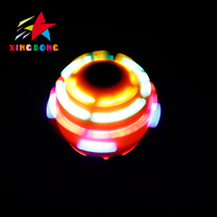 Jouets de toupie tournante lumineuse à vendre en 2024, jouets de toupie tournante en plastique, lanceur de catapulte, jouet volant tournant, jouet de gyroscope lumineux pour enfants