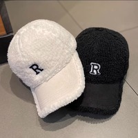 Winterse baseballcap van imitatie lamswol, warme sportieve muts met aangepaste borduring