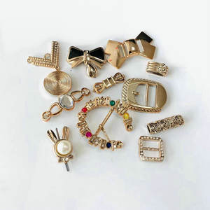 Exquisitos abalorios de plástico para zapatos, símbolos de moda, zapatos de mujer a la moda, hebillas de plástico pequeñas decorativas para zapatos de mujer, hebilla - Product Image 4