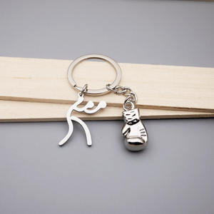 Porte-clés <span class=keywords><strong>de</strong></span> gants <span class=keywords><strong>de</strong></span> boxe en métal 3D personnalisé en alliage vintage Souvenirs <span class=keywords><strong>de</strong></span> fans <span class=keywords><strong>de</strong></span> sport Porte-clés <span class=keywords><strong>de</strong></span> voiture laser personnalisé pour hommes Unique - Product Image 3