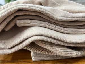 Completo da <span class=keywords><strong>Donna</strong></span> in Cashmere Lavorato a <span class=keywords><strong>Maglia</strong></span> con Dolcevita e Pantaloni, Set Due Pezzi in Lana e Cashmere - Product Image 5