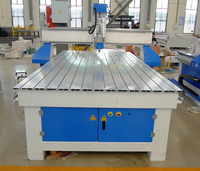 Machine CNC à bois 3 axes haute efficacité 1300x2500mm pour la fabrication de portes d'armoires et la gravure sur bois à vendre