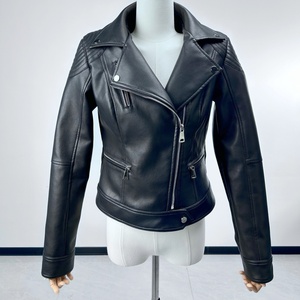 Giacca in <span class=keywords><strong>Pelle</strong></span> Corta Personalizzata da Donna, Giacca in <span class=keywords><strong>Pelle</strong></span> Nera Punk Cool, Personalizzazione <span class=keywords><strong>di</strong></span> Fabbrica, Vendita Diretta - Product Image 2