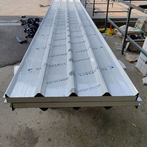 Panneaux de toiture isolés à prix avantageux, panneaux sandwich en PU ignifuges, structure en acier pour entrepôt de construction - Product Image 2
