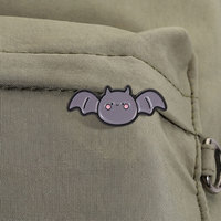 Badge en émail gris mignon en forme de chauve-souris, accessoire décoratif en métal pour sac à dos, veste, sac, style Kawaii Gothique, ornement de mode