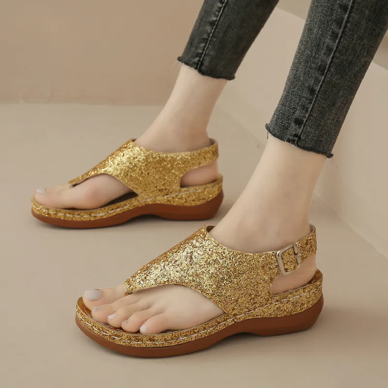 2020 dernières femmes d'été européennes élégantes chaussures en cristal à plate-forme haute transparente sandales à lanières plates