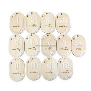 أقراص خشبية شهرية للأطفال حديثي الولادة 12 شهرًا خلفية القمر الكامل MDF علامات إعلان الطفل مع النقش بالليزر - Product Image 3