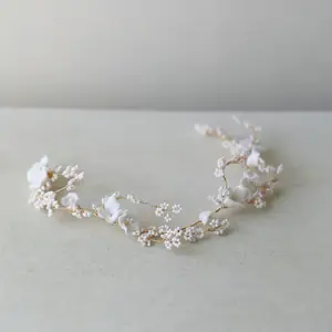 Bandeau perlé fait à la main de mariée cheveux vigne fleur en céramique Babysbreath diadème de mariage accessoires pour femmes