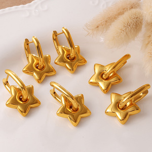 ต่างหูห่วงรูปดาวสีทอง สแตนเลสสตีล ชุบทอง 18K เครื่องประดับแฟชั่นสำหรับทุกวัน โลหะผสมสังกะสี ดีไซน์รูปดาวห้าแฉก - Product Image 2