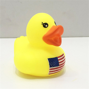 Assortiment personnalisé de canards en silicone amusants en PVC couleur unie de 2 pouces, jouets en caoutchouc avec drapeaux de pays pour tout-petits - Product Image 6