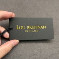 Ensemble d'étiquettes volantes et d'étiquettes tissées personnalisées OEM de luxe, découpées irrégulièrement, multicouches, avec estampage à chaud en feuille d'argent et marquage en relief du logo